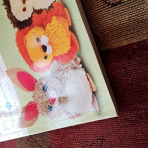 Bev's BOOKS - POM-POM MANIA - Picture 8 of 8